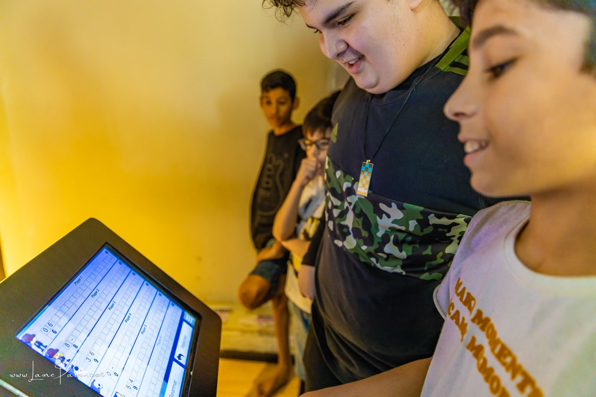 aniversario de 12 anos de menino com amigos em casa de jogo com boliche e sinuca no vem pra mesa gamer center no via direta em natal/rn