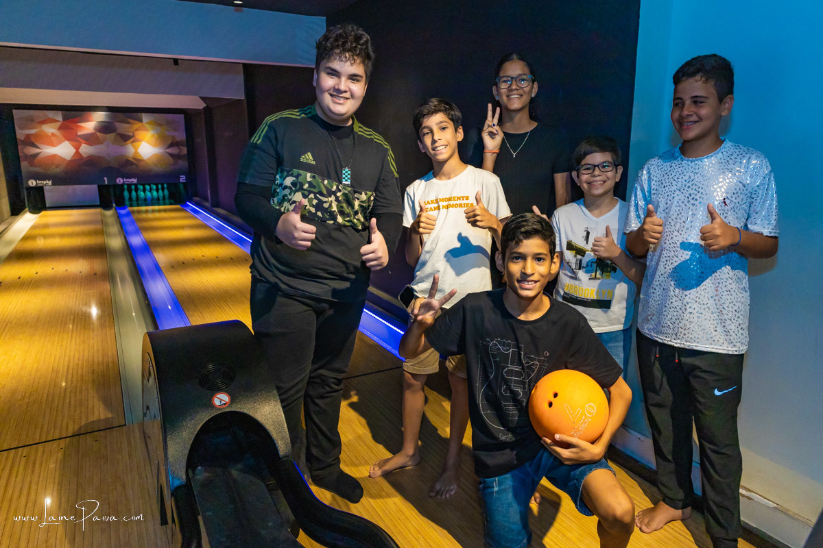 aniversario de 12 anos de menino com amigos em casa de jogo com boliche e sinuca no vem pra mesa gamer center no via direta em natal/rn