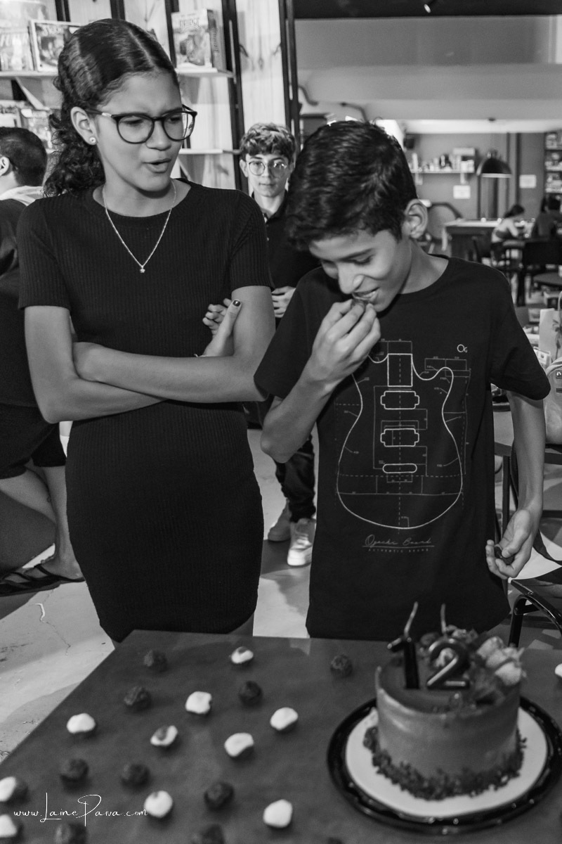 aniversario de 12 anos de menino com amigos em casa de jogo com boliche e sinuca no vem pra mesa gamer center no via direta em natal/rn