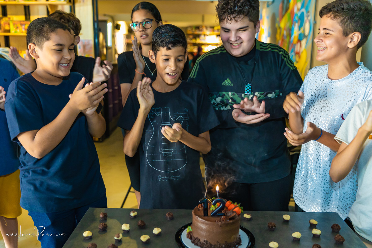 aniversario de 12 anos de menino com amigos em casa de jogo com boliche e sinuca no vem pra mesa gamer center no via direta em natal/rn