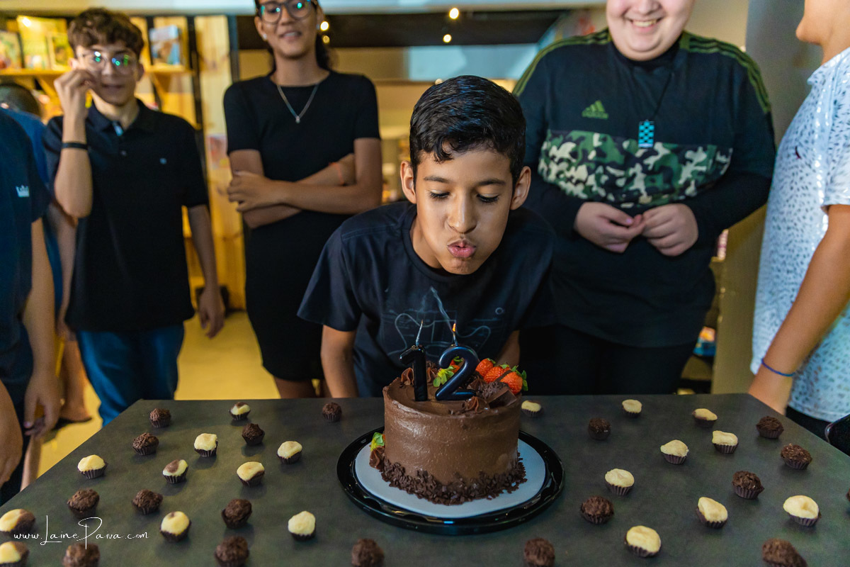 aniversario de 12 anos de menino com amigos em casa de jogo com boliche e sinuca no vem pra mesa gamer center no via direta em natal/rn