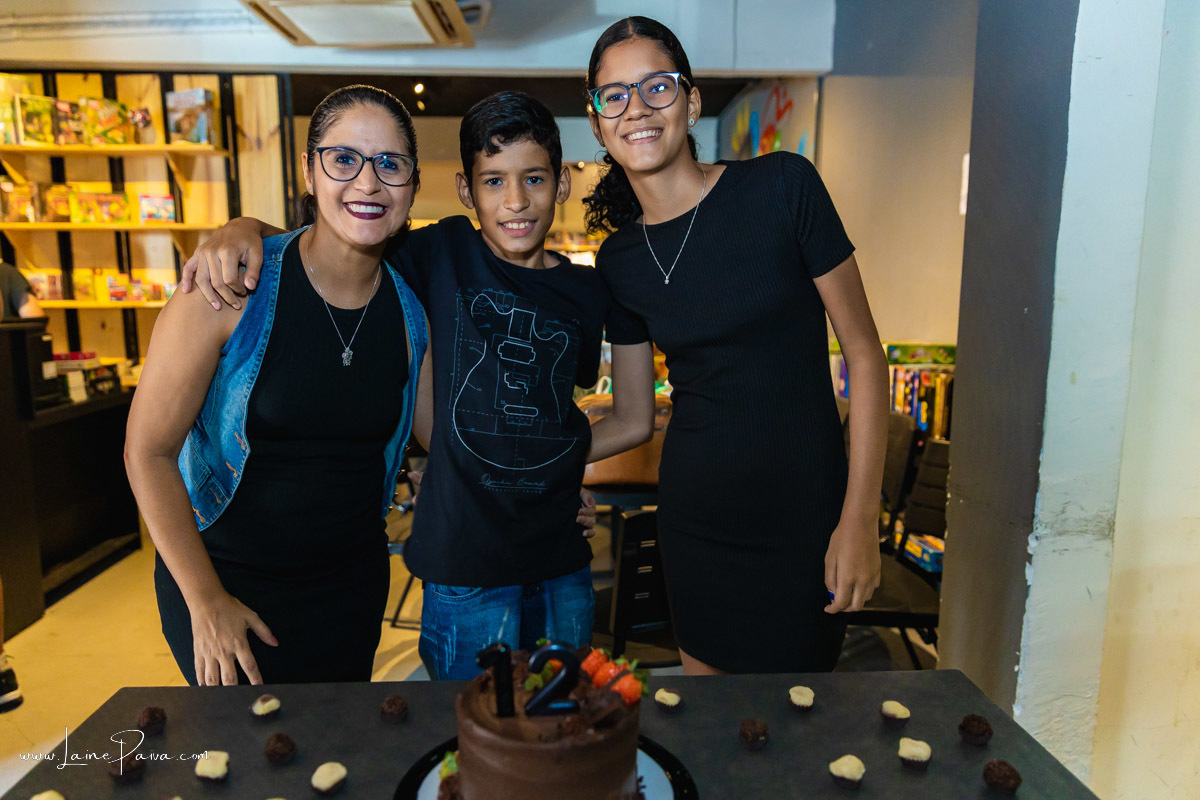 aniversario de 12 anos de menino com amigos em casa de jogo com boliche e sinuca no vem pra mesa gamer center no via direta em natal/rn