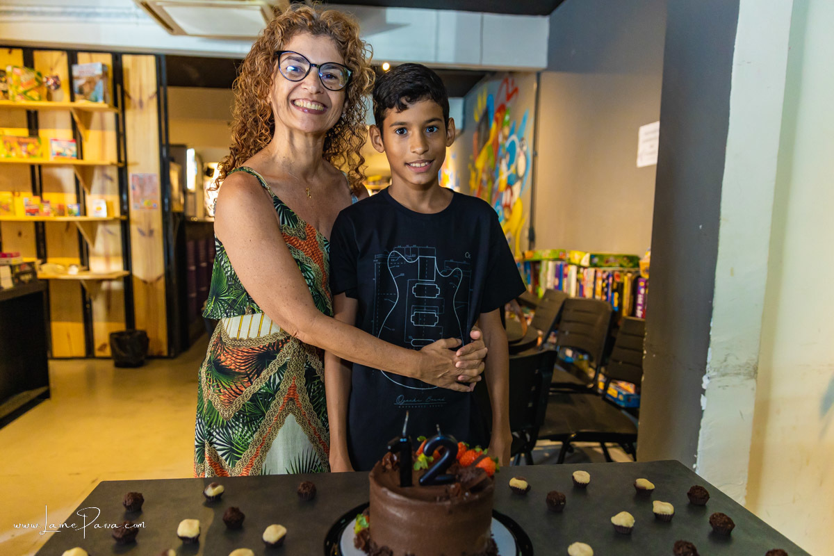 aniversario de 12 anos de menino com amigos em casa de jogo com boliche e sinuca no vem pra mesa gamer center no via direta em natal/rn