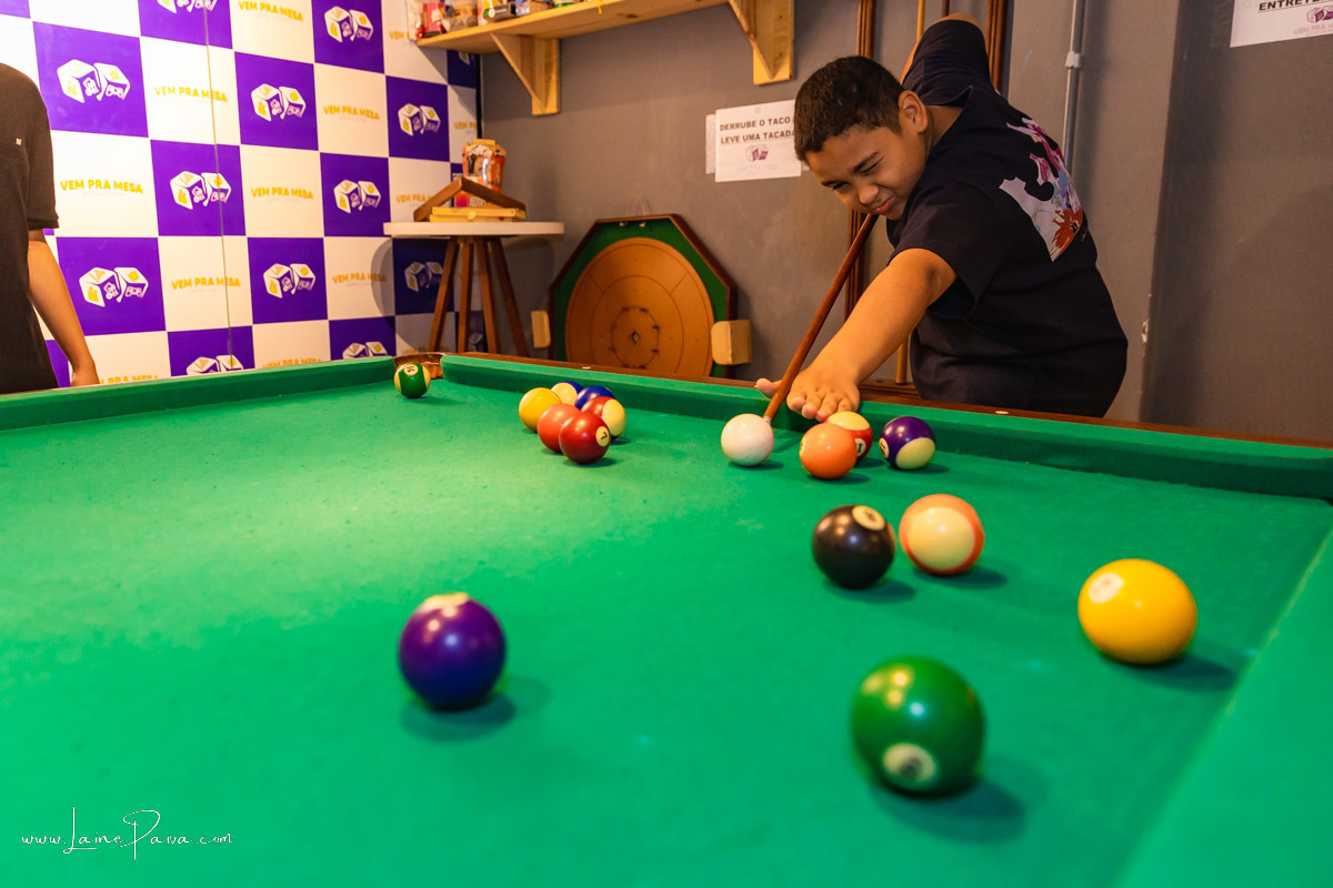 aniversario de 12 anos de menino com amigos em casa de jogo com boliche e sinuca no vem pra mesa gamer center no via direta em natal/rn