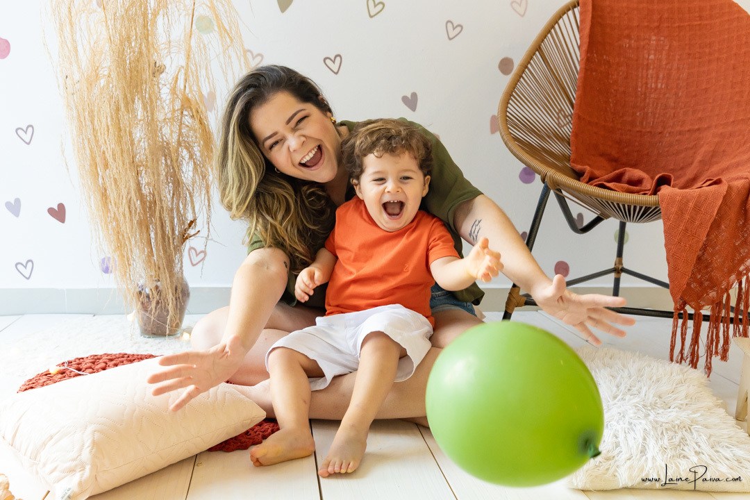 ensaio dia das maes em estudio, decoração das mães, mãe e filho, fotos expontaneas, estudio, natal e regiao, foto com filho, maternidade, especial, felicidade, foto feliz, animação, familia, mamãe
