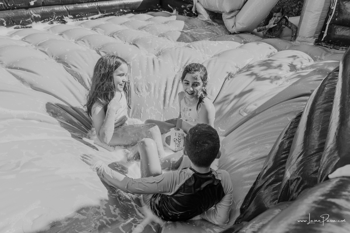 aniversario de 10 anos infantil de menina tema Pool Party. Festa no condominio.  Festa com decoração, doces, brincadeiras, diversão, bolo, familia, fotografia de aniversario, fotografo infantil, fotografo em natal, festa de menina, futebol de sabão, 