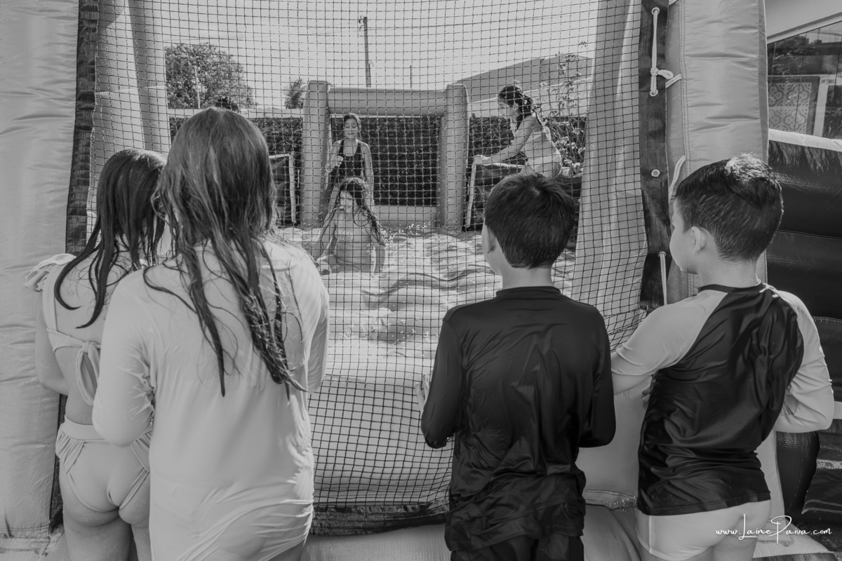 aniversario de 10 anos infantil de menina tema Pool Party. Festa no condominio.  Festa com decoração, doces, brincadeiras, diversão, bolo, familia, fotografia de aniversario, fotografo infantil, fotografo em natal, festa de menina, futebol de sabão, 