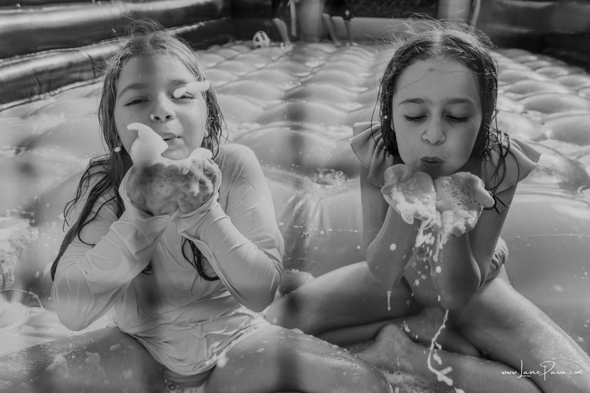 aniversario de 10 anos infantil de menina tema Pool Party. Festa no condominio.  Festa com decoração, doces, brincadeiras, diversão, bolo, familia, fotografia de aniversario, fotografo infantil, fotografo em natal, festa de menina, futebol de sabão, 