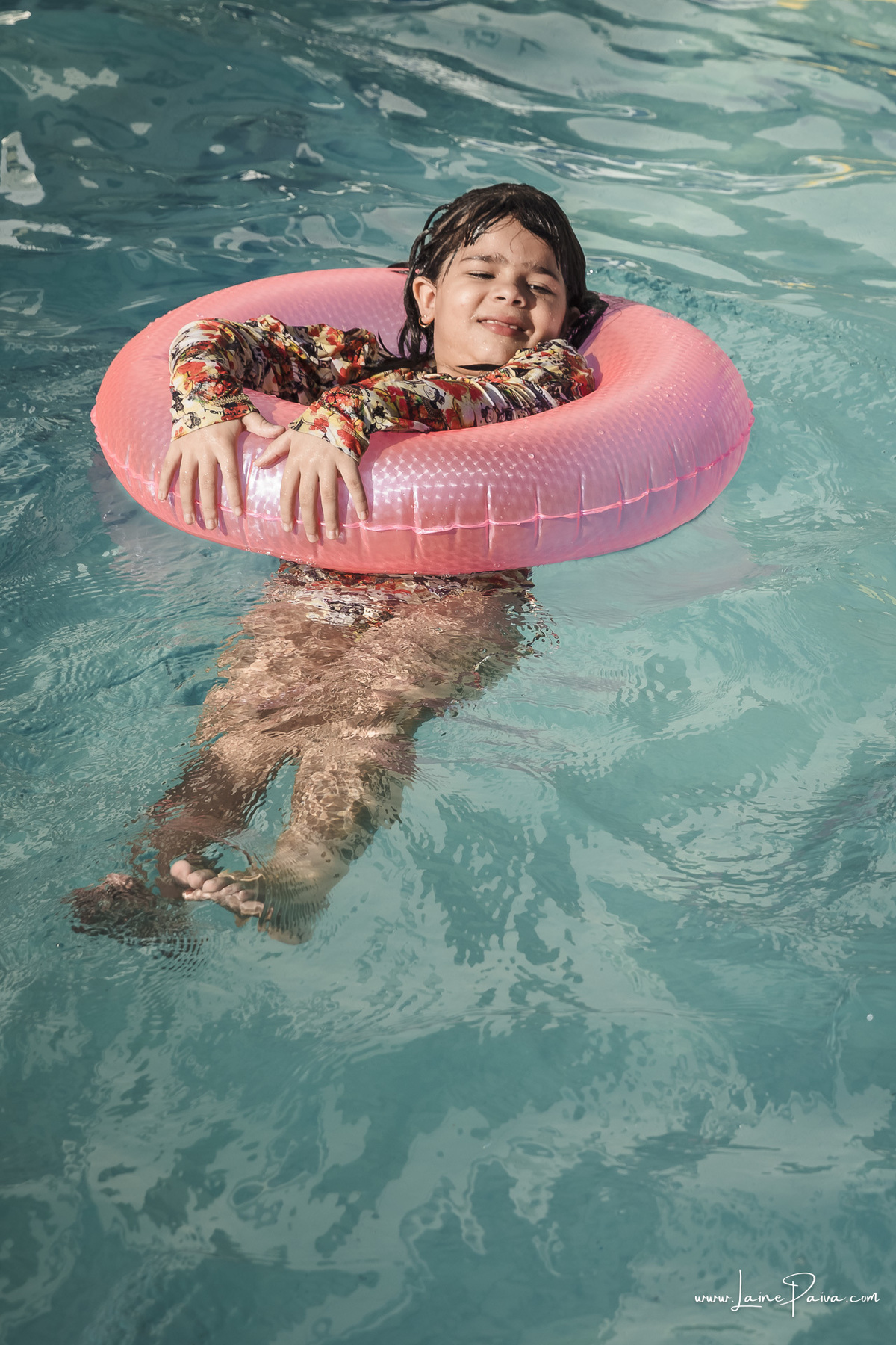 aniversario de 10 anos infantil de menina tema Pool Party. Festa no condominio.  Festa com decoração, doces, brincadeiras, diversão, bolo, familia, fotografia de aniversario, fotografo infantil, fotografo em natal, festa de menina, futebol de sabão, 