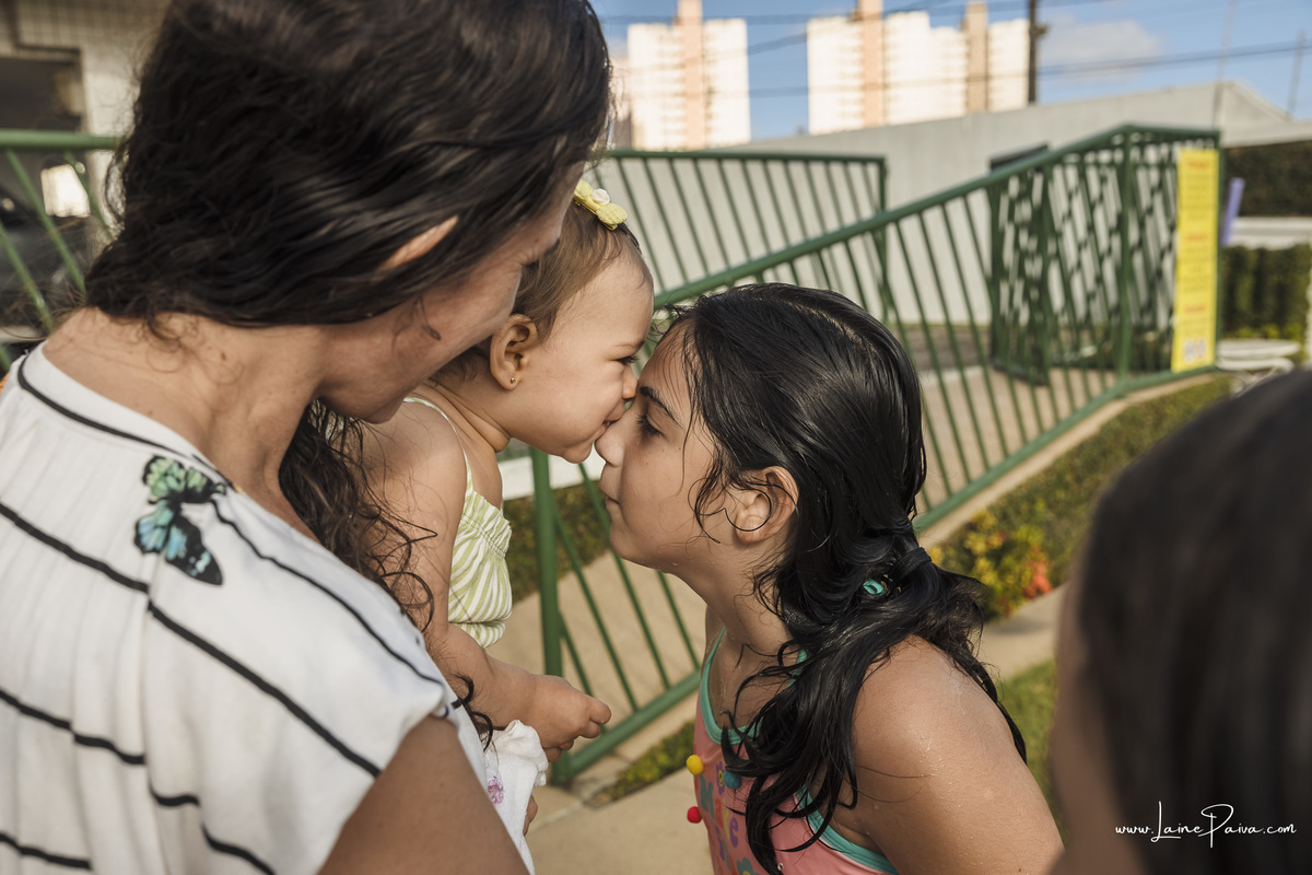 aniversario de 10 anos infantil de menina tema Pool Party. Festa no condominio.  Festa com decoração, doces, brincadeiras, diversão, bolo, familia, fotografia de aniversario, fotografo infantil, fotografo em natal, festa de menina, futebol de sabão, 