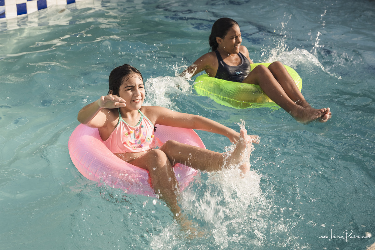 aniversario de 10 anos infantil de menina tema Pool Party. Festa no condominio.  Festa com decoração, doces, brincadeiras, diversão, bolo, familia, fotografia de aniversario, fotografo infantil, fotografo em natal, festa de menina, futebol de sabão, 