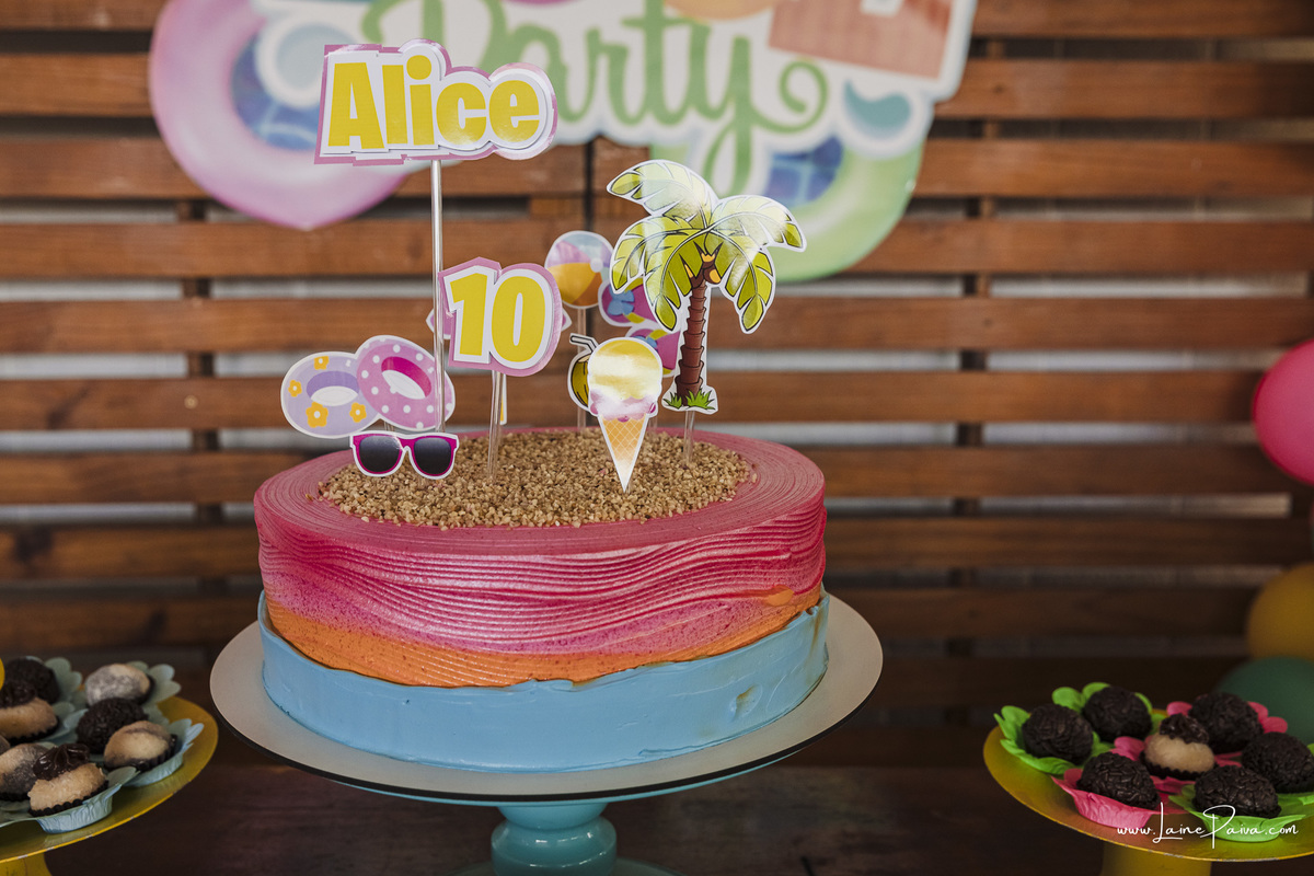 aniversario de 10 anos infantil de menina tema Pool Party. Festa no condominio.  Festa com decoração, doces, brincadeiras, diversão, bolo, familia, fotografia de aniversario, fotografo infantil, fotografo em natal, festa de menina, futebol de sabão, 