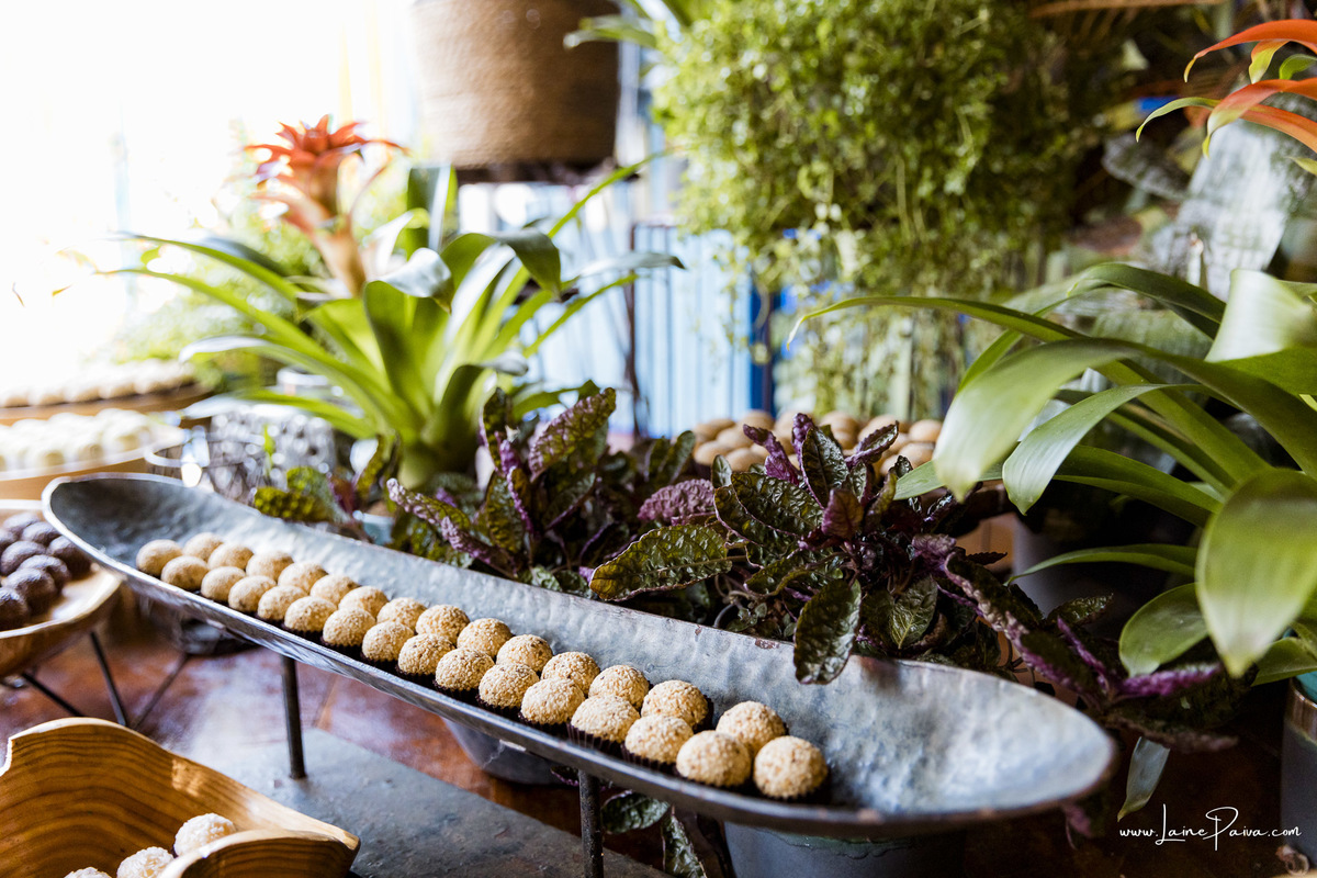aniversario de 40 anos, tema micareta de carnaval. Redação Bar, Ativa Cerimonial,  Banda Preto no Branco, Jr. Bahya, bolo, familia, fotografia de aniversario, festa, fotografo em natal, Andinho e Banda, amigos, aniversario de adulto, 