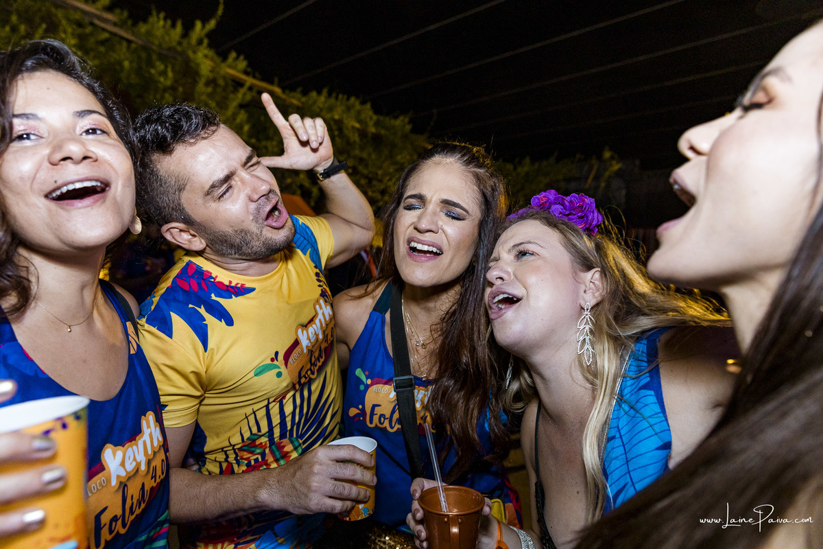 aniversario de 40 anos, tema micareta de carnaval. Redação Bar, Ativa Cerimonial,  Banda Preto no Branco, Jr. Bahya, bolo, familia, fotografia de aniversario, festa, fotografo em natal, Andinho e Banda, amigos, aniversario de adulto, 