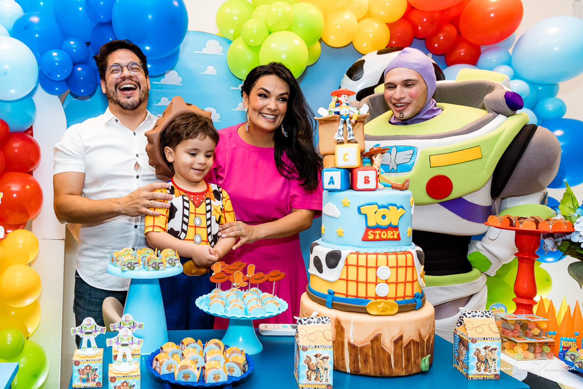 aniversario de 3 anos, tema Toy Story, Disney, infantil de menino, Festa com decoração, doces, brincadeiras, diversão, bolo, familia, fotografia de aniversario, fotografo infantil, fotografo em natal, festa no condominio Bosque dos Passaros