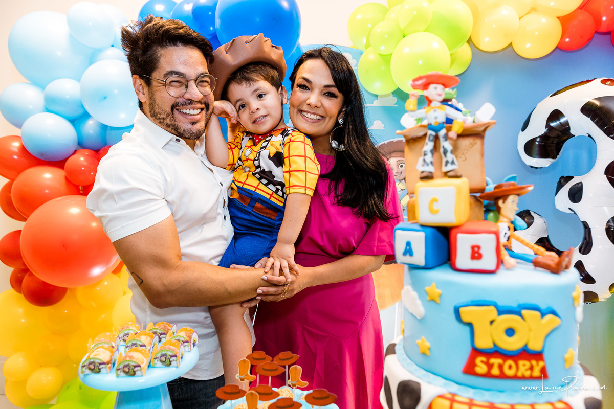 aniversario de 3 anos, tema Toy Story, Disney, infantil de menino, Festa com decoração, doces, brincadeiras, diversão, bolo, familia, fotografia de aniversario, fotografo infantil, fotografo em natal, festa no condominio Bosque dos Passaros