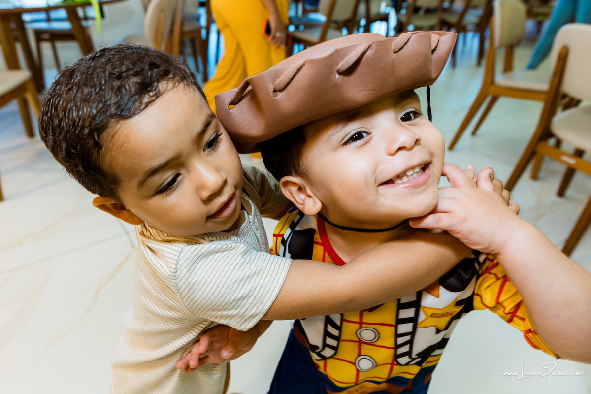 aniversario de 3 anos, tema Toy Story, Disney, infantil de menino, Festa com decoração, doces, brincadeiras, diversão, bolo, familia, fotografia de aniversario, fotografo infantil, fotografo em natal, festa no condominio Bosque dos Passaros