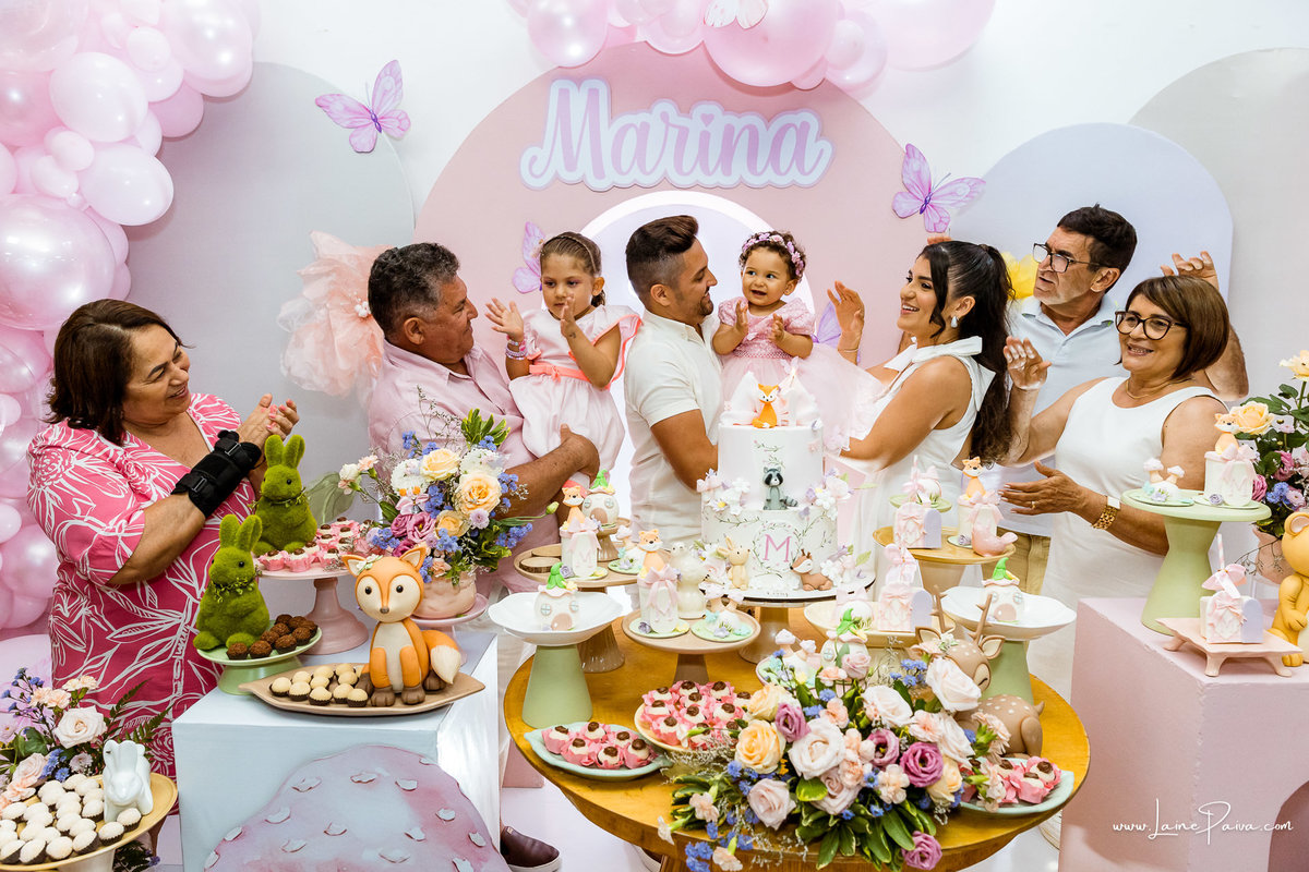 aniversario de 1 ano, tema floresta encantada, infantil de menina, Festa com decoração, doces, brincadeiras, diversão, bolo, familia, fotografia de aniversario, fotografo infantil, fotografo em natal, festa no condominio ecoville