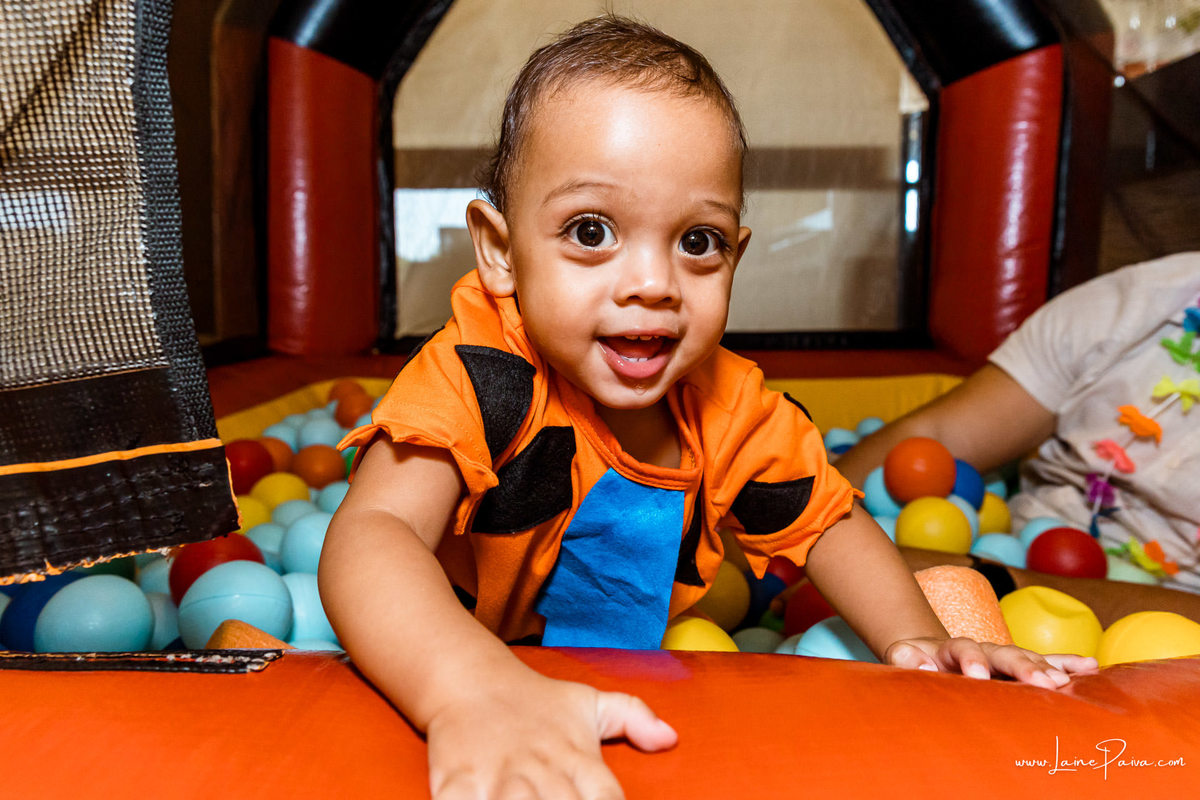 aniversario de 1 ano, tema carnaval, bloquinho, infantil de menino e menina, Festa com decoração, doces, brincadeiras, diversão, bolo, familia, fotografia de aniversario, fotografo infantil, fotografo em natal, festa no condominio Alphaville Catuana