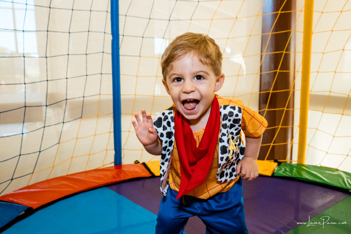 aniversario de 1 ano, tema carnaval, bloquinho, infantil de menino e menina, Festa com decoração, doces, brincadeiras, diversão, bolo, familia, fotografia de aniversario, fotografo infantil, fotografo em natal, festa no condominio Alphaville Catuana