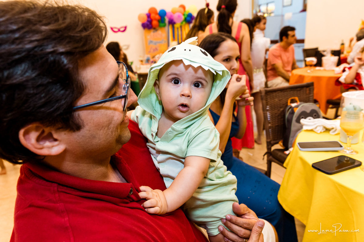 aniversario de 1 ano, tema carnaval, bloquinho, infantil de menino e menina, Festa com decoração, doces, brincadeiras, diversão, bolo, familia, fotografia de aniversario, fotografo infantil, fotografo em natal, festa no condominio Alphaville Catuana