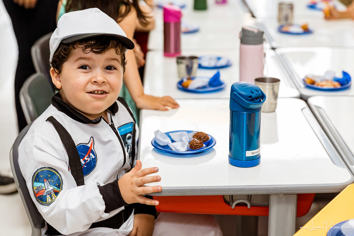 festa na escola, festa a fantasia, aniversario de 4 anos, tema astronauta, infantil de menino, doces, brincadeiras, diversão,- bolo, familia, fotografia de aniversario, fotografo infantil, fotografo em natal, Escola Red and Blue