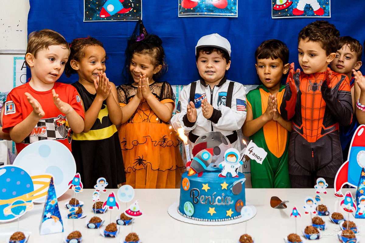 festa na escola, festa a fantasia, aniversario de 4 anos, tema astronauta, infantil de menino, doces, brincadeiras, diversão,- bolo, familia, fotografia de aniversario, fotografo infantil, fotografo em natal, Escola Red and Blue