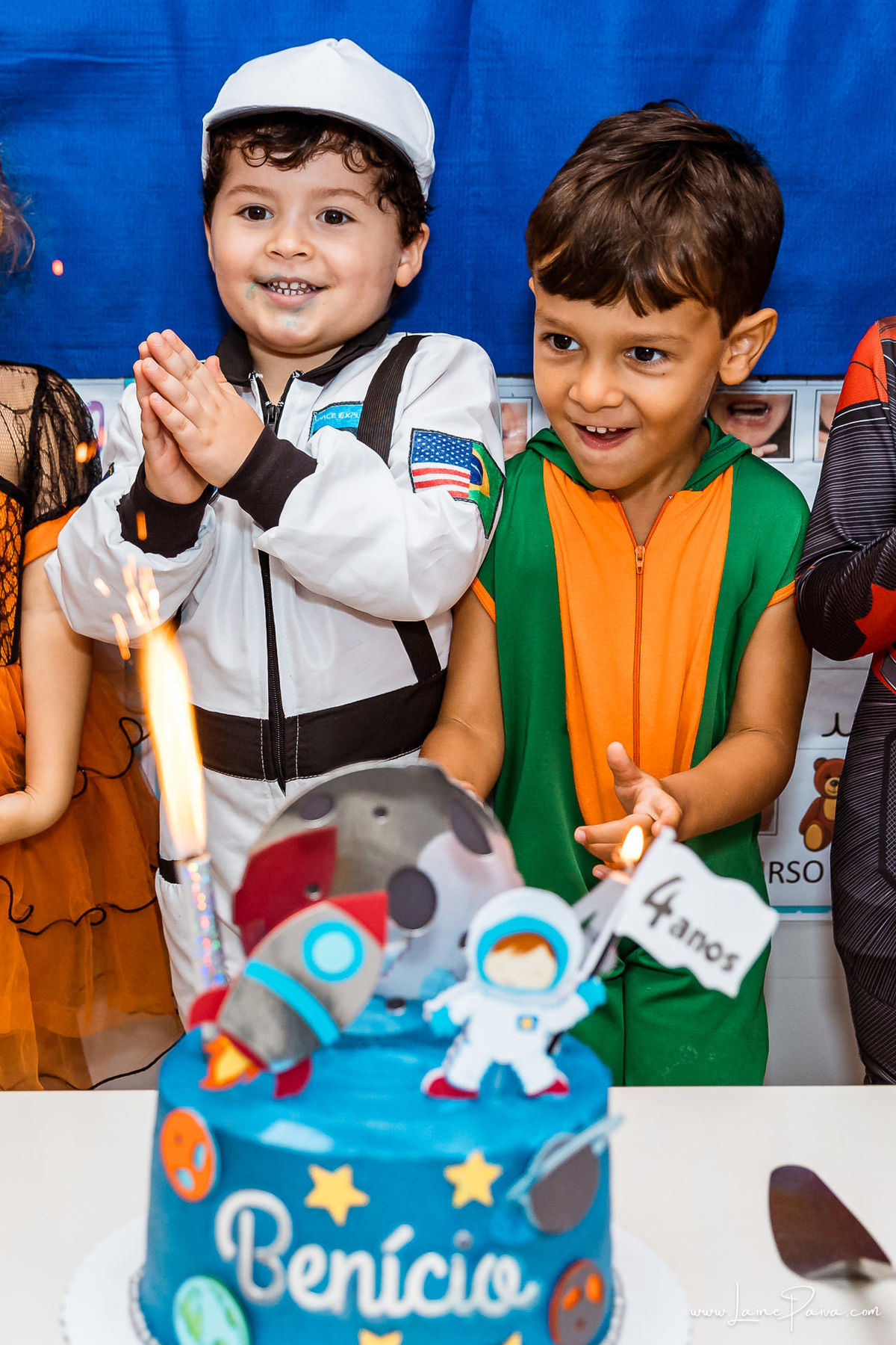 festa na escola, festa a fantasia, aniversario de 4 anos, tema astronauta, infantil de menino, doces, brincadeiras, diversão,- bolo, familia, fotografia de aniversario, fotografo infantil, fotografo em natal, Escola Red and Blue