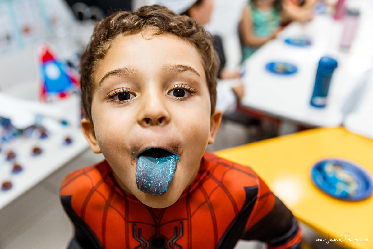 festa na escola, festa a fantasia, aniversario de 4 anos, tema astronauta, infantil de menino, doces, brincadeiras, diversão,- bolo, familia, fotografia de aniversario, fotografo infantil, fotografo em natal, Escola Red and Blue