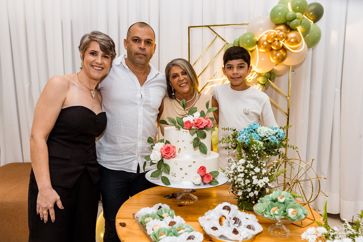 aniversario de 70 anos - Condominio Estrela do Atlantico - festa - bolo -  familia - fotografia de aniversario - amigos - fotografo em natal -aniversario de adulto - feminino - Petisqueria - Evento - Festa simples