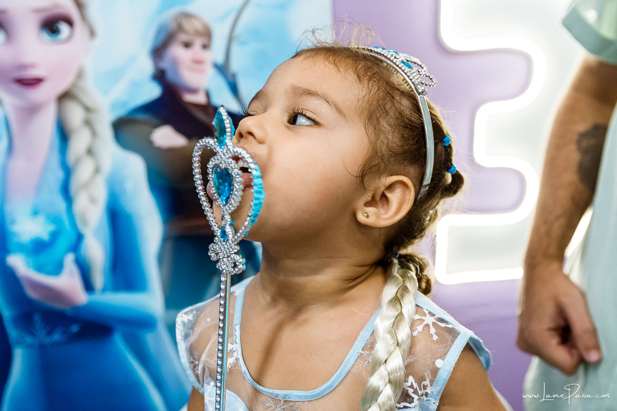 festa no condominio, festa de menina, aniversario de 3 anos, tema Frozen, infantil de menina, doces, brincadeiras, diversão, bolo, familia, fotografia de aniversario, fotografo infantil, fotografo em natal