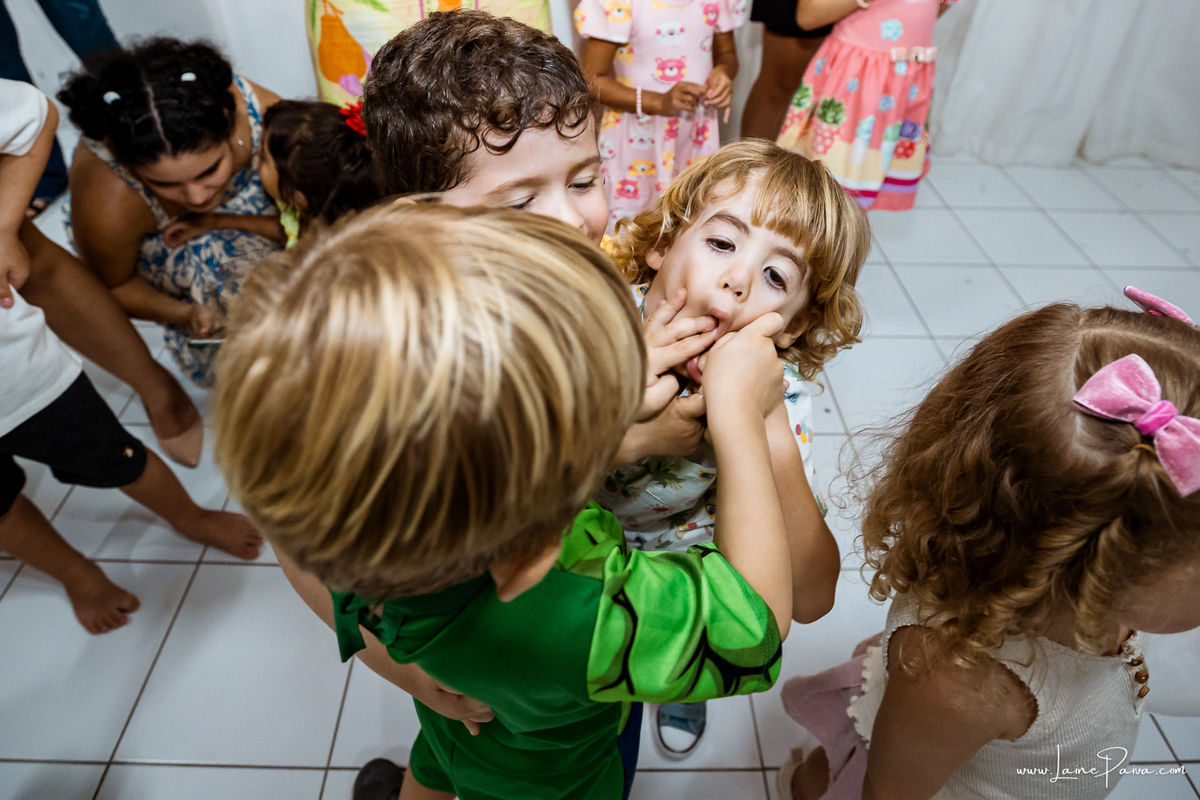 festa no condominio, festa de menina, aniversario de 3 anos, tema Frozen, infantil de menina, doces, brincadeiras, diversão, bolo, familia, fotografia de aniversario, fotografo infantil, fotografo em natal