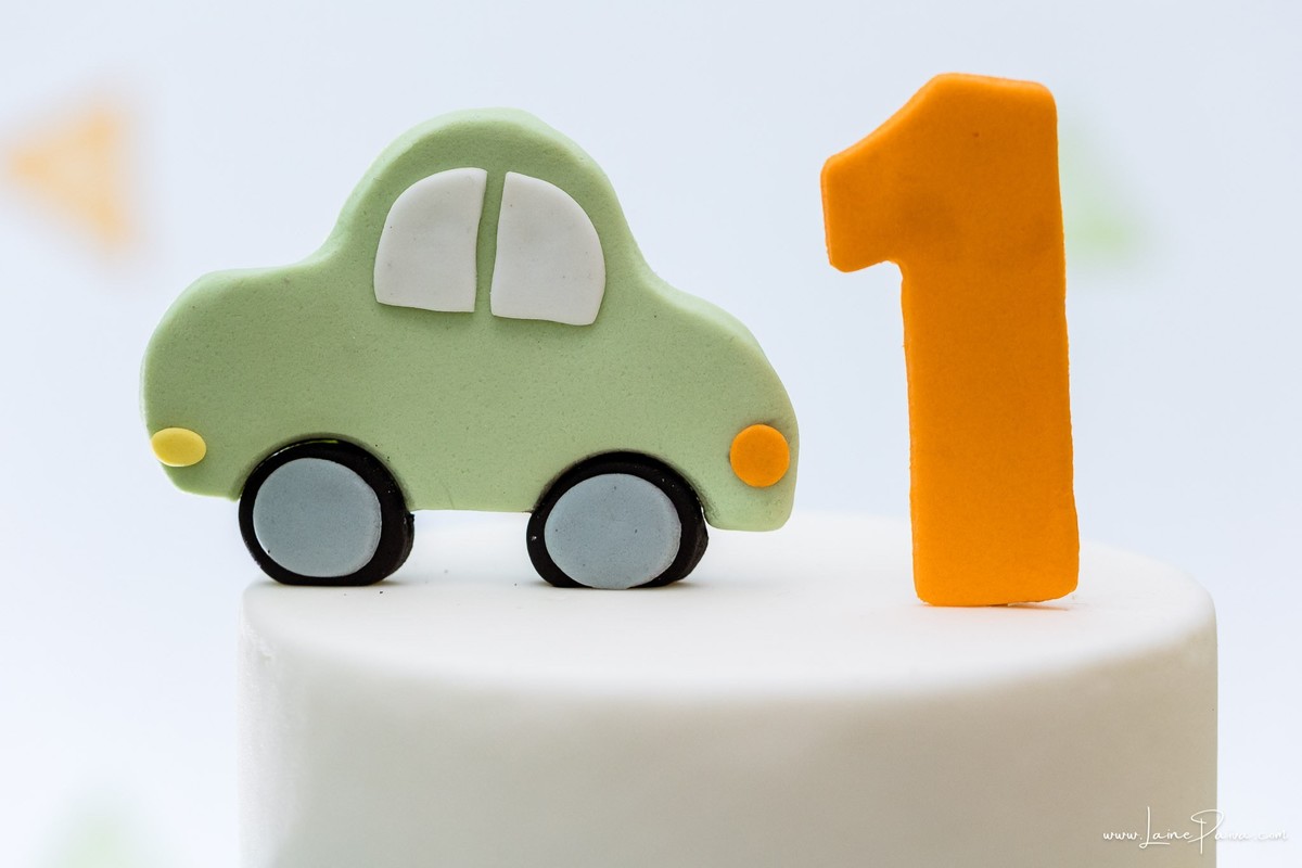 Festa de 1 ano do Bernardo no condomínio, com tema de carros e trânsito, cheia de brincadeiras, diversão para as crianças e muito carinho de familiares e amigos. Fotografia de aniversario infantil em natal rn.