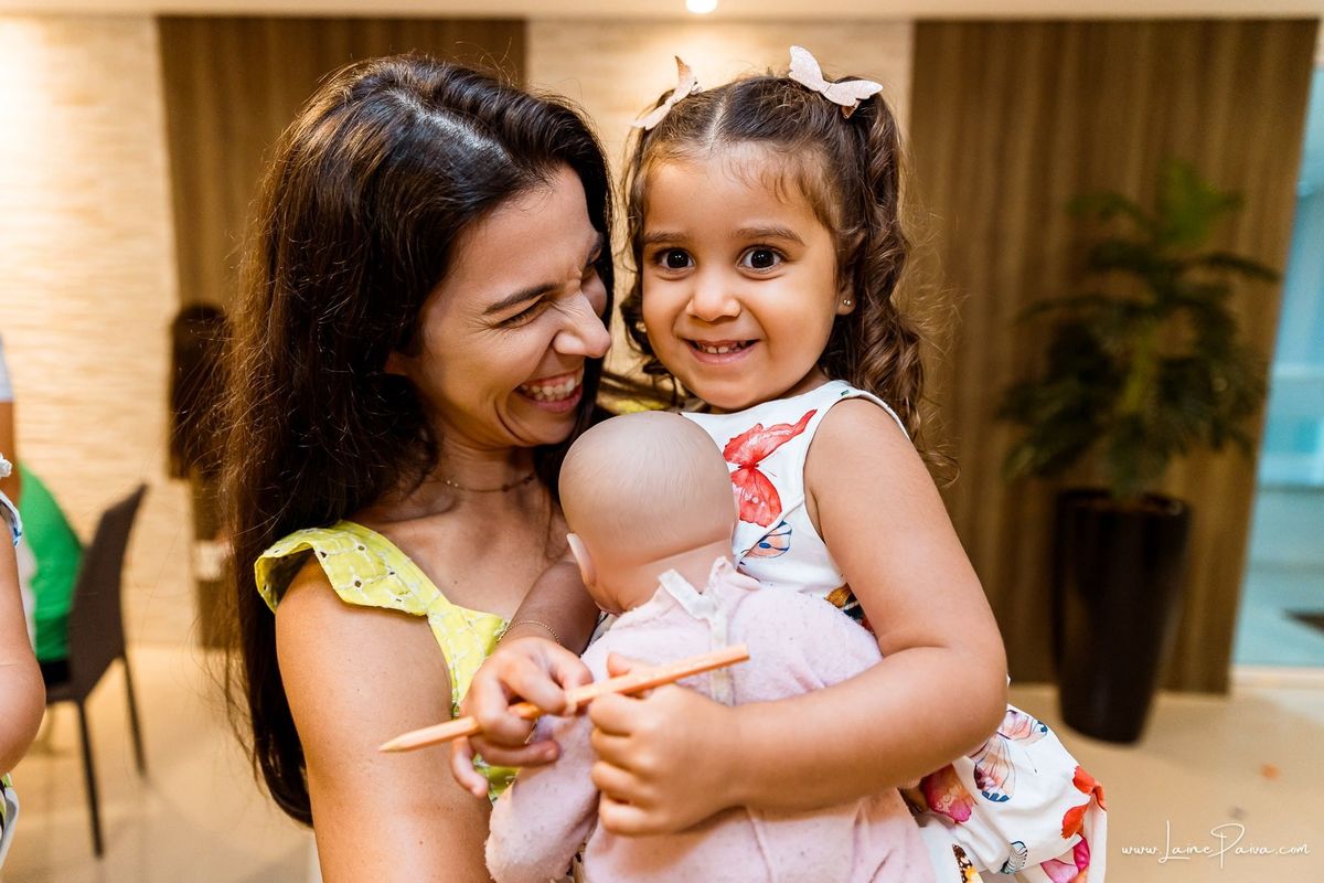 Festa de 1 ano do Bernardo no condomínio, com tema de carros e trânsito, cheia de brincadeiras, diversão para as crianças e muito carinho de familiares e amigos. Fotografia de aniversario infantil em natal rn.