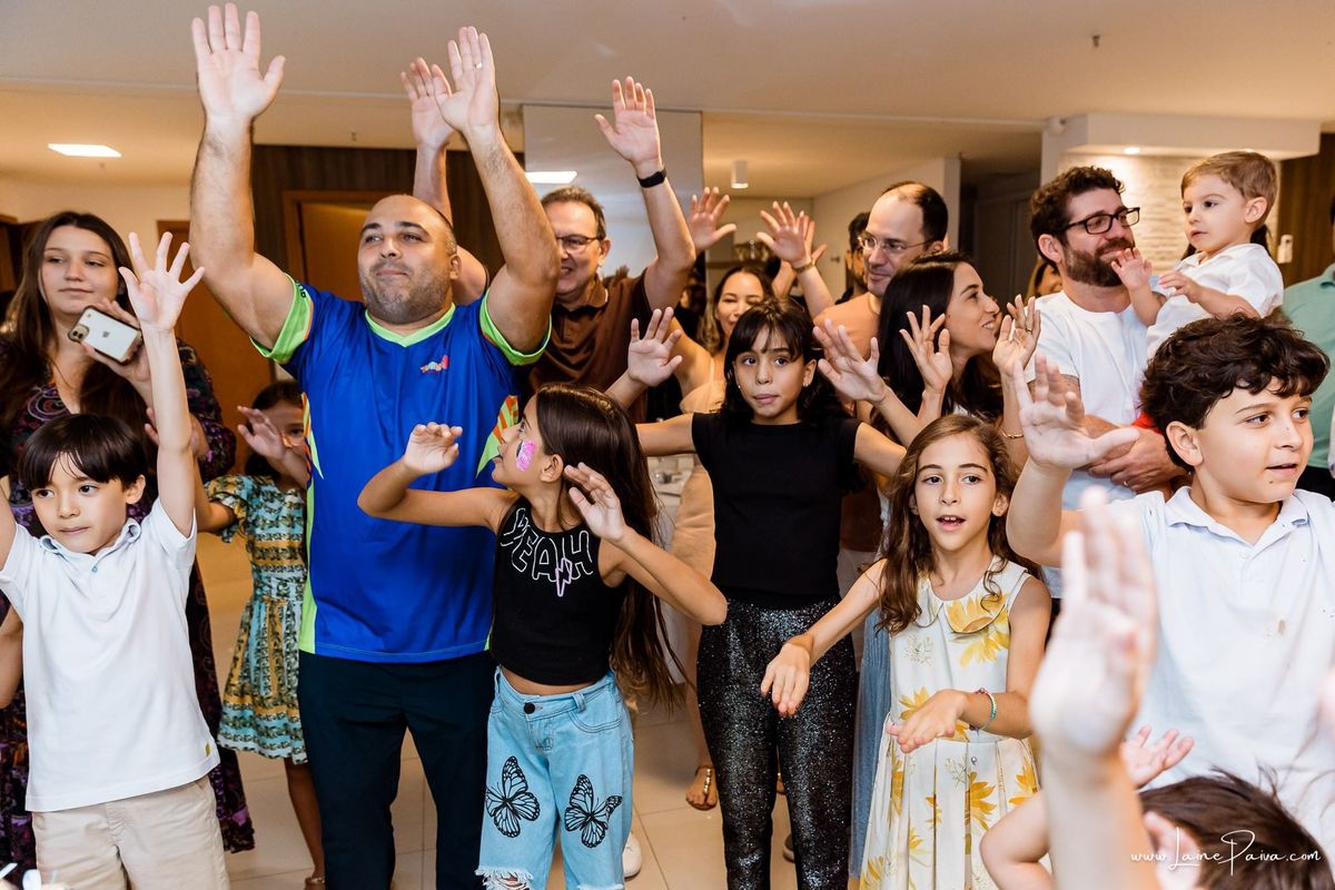 Festa de 1 ano do Bernardo no condomínio, com tema de carros e trânsito, cheia de brincadeiras, diversão para as crianças e muito carinho de familiares e amigos. Fotografia de aniversario infantil em natal rn.
