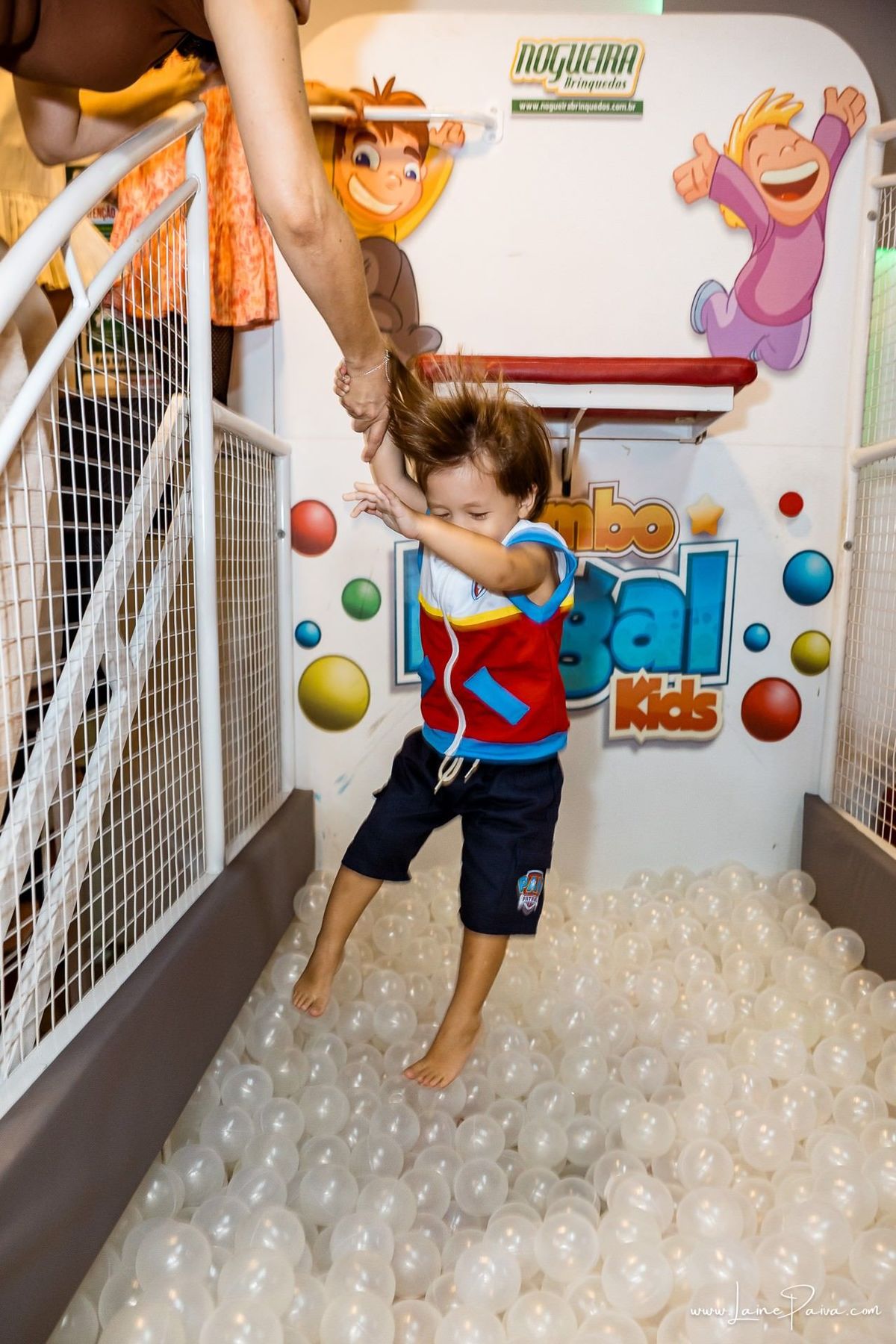 Festa de 3 ano do Bernardo no Let's play, com tema da patrulha canina, cheia de brincadeiras, diversão para as crianças e muito carinho de familiares e amigos. Fotografia de aniversario infantil em natal rn. Festa infantil de menino com bolo e doce.