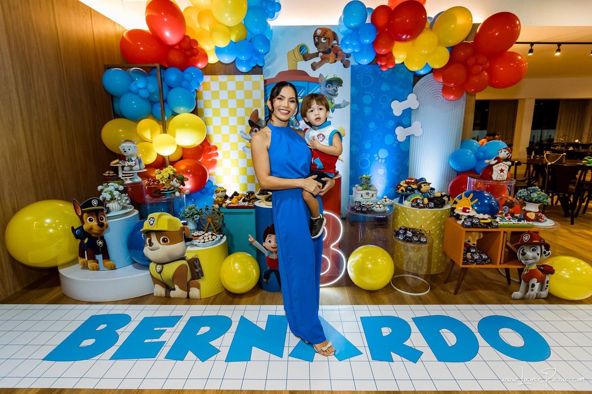 Festa de 3 ano do Bernardo no Let's play, com tema da patrulha canina, cheia de brincadeiras, diversão para as crianças e muito carinho de familiares e amigos. Fotografia de aniversario infantil em natal rn. Festa infantil de menino com bolo e doce.