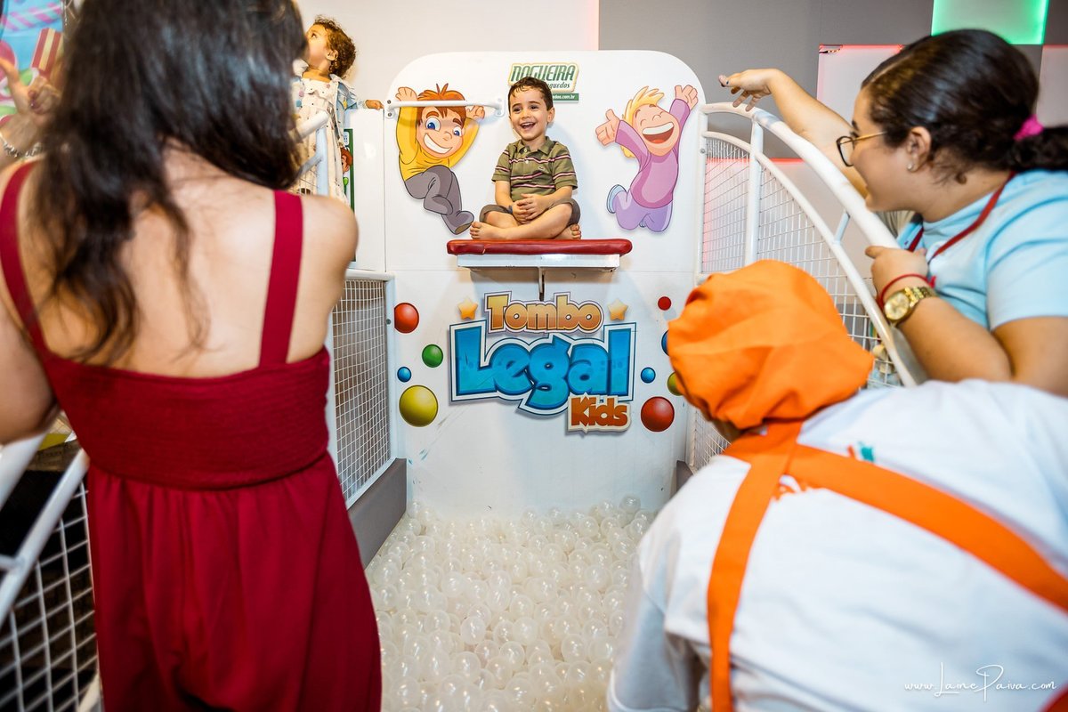 Festa de 3 ano do Bernardo no Let's play, com tema da patrulha canina, cheia de brincadeiras, diversão para as crianças e muito carinho de familiares e amigos. Fotografia de aniversario infantil em natal rn. Festa infantil de menino com bolo e doce.