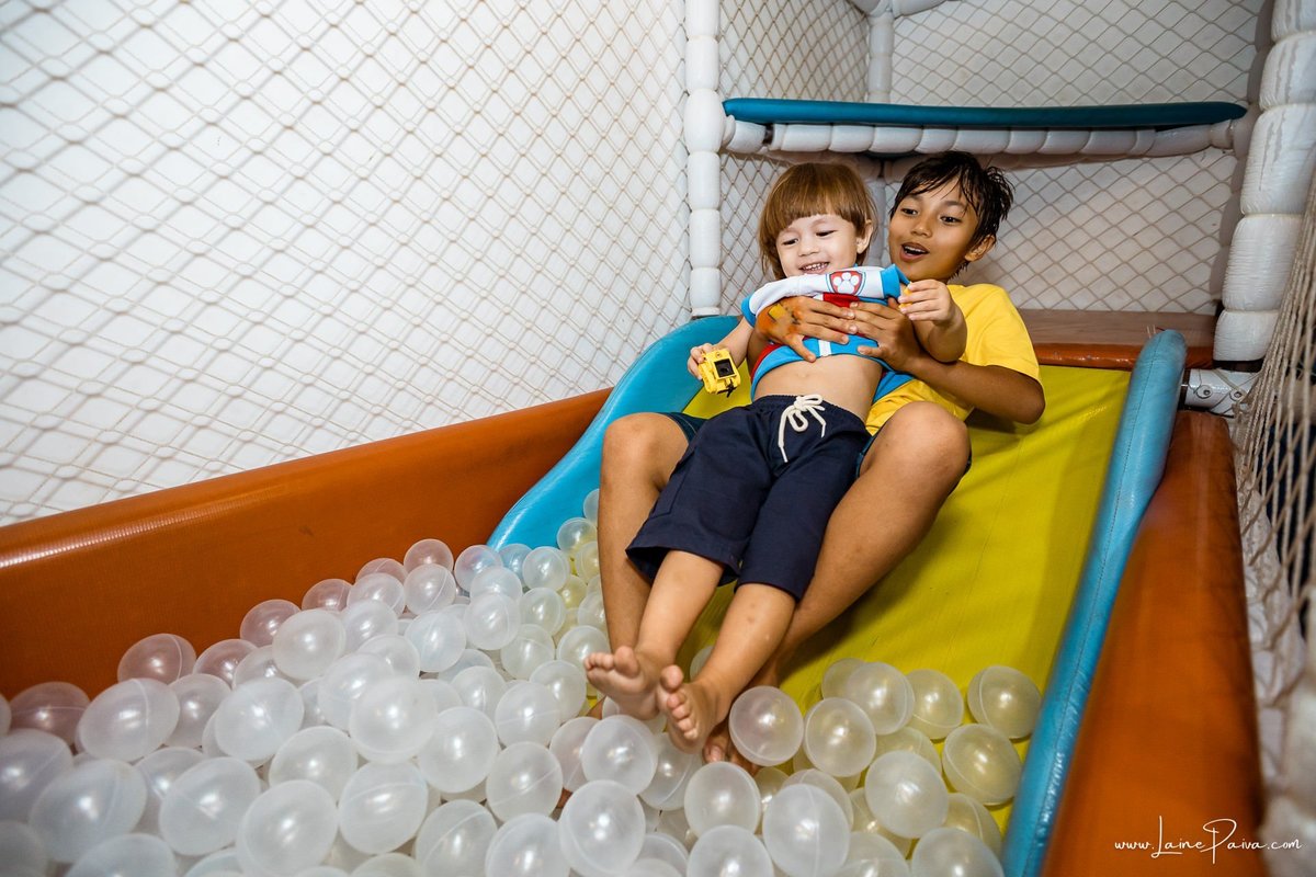 Festa de 3 ano do Bernardo no Let's play, com tema da patrulha canina, cheia de brincadeiras, diversão para as crianças e muito carinho de familiares e amigos. Fotografia de aniversario infantil em natal rn. Festa infantil de menino com bolo e doce.