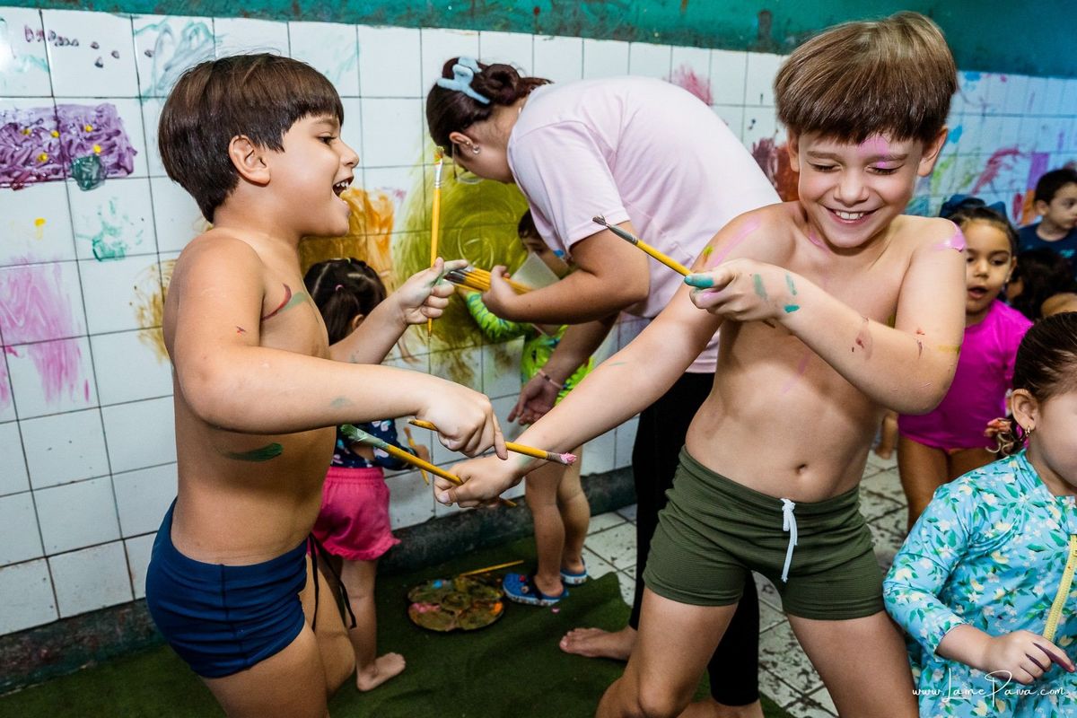Festa de 4 anos de Helena na Vila do Brincar, com tema Minnie da Disney, cheia de brincadeiras, diversão para as crianças e muito carinho de familiares e amigos. Fotografia de aniversario infantil em natal rn. Festa infantil de menina com bolo e doce.