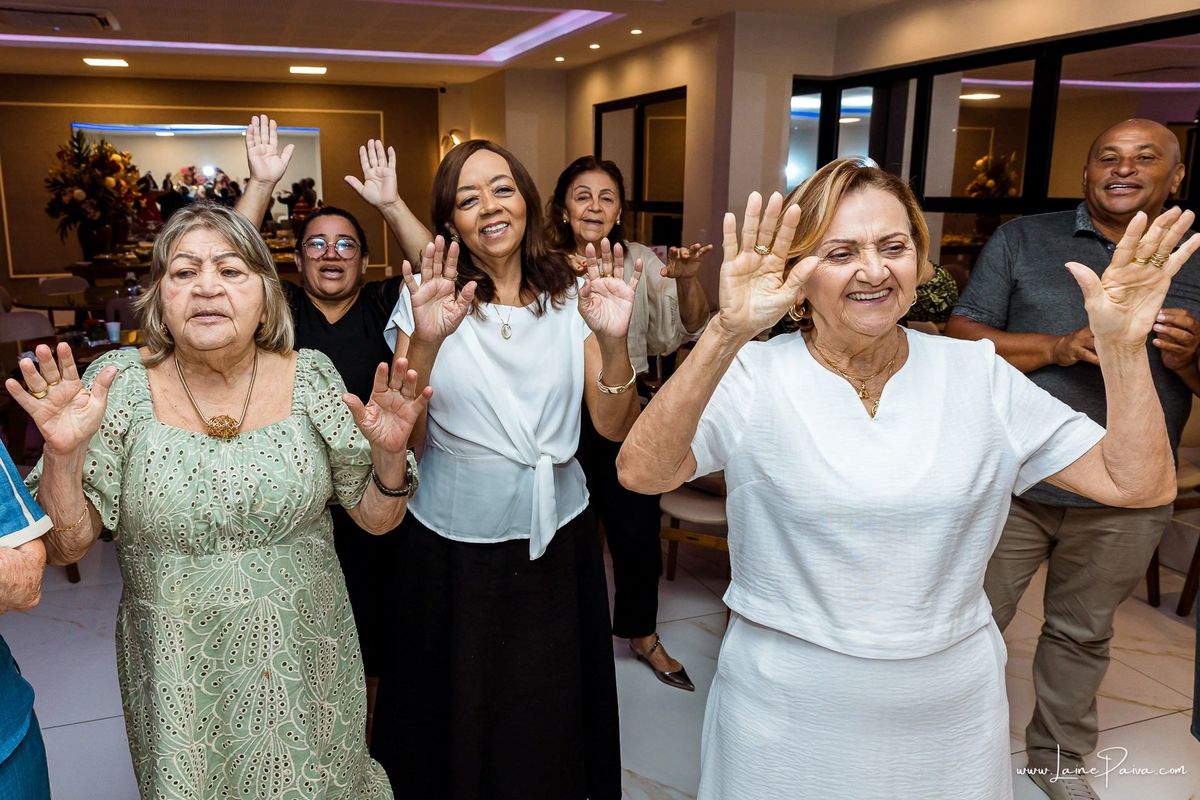 aniversario de adulto - 70 anos - bosque dos passaros - festa - bolo -  familia - fotografia de aniversario - amigos - fotografo em natal - festa no condominio - Evento - Festa simples - diversão - decoração 