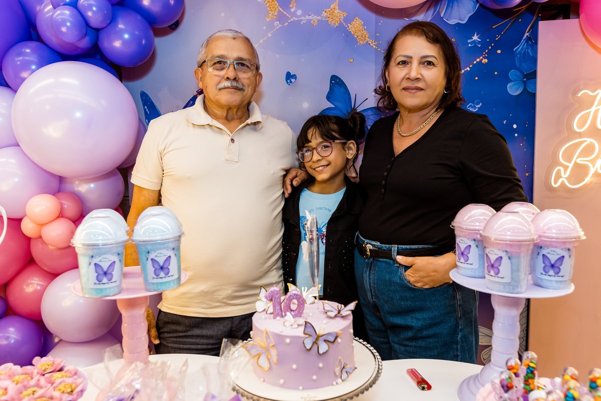 Festa de 10 anos de Maria Isis na Game Station do North Shopping, com tema borboleta, cheia de brincadeiras, diversão para as crianças e muito carinho de familiares e amigos. Fotografia de aniversario infantil em natal rn. Festa infantil de menina com bol