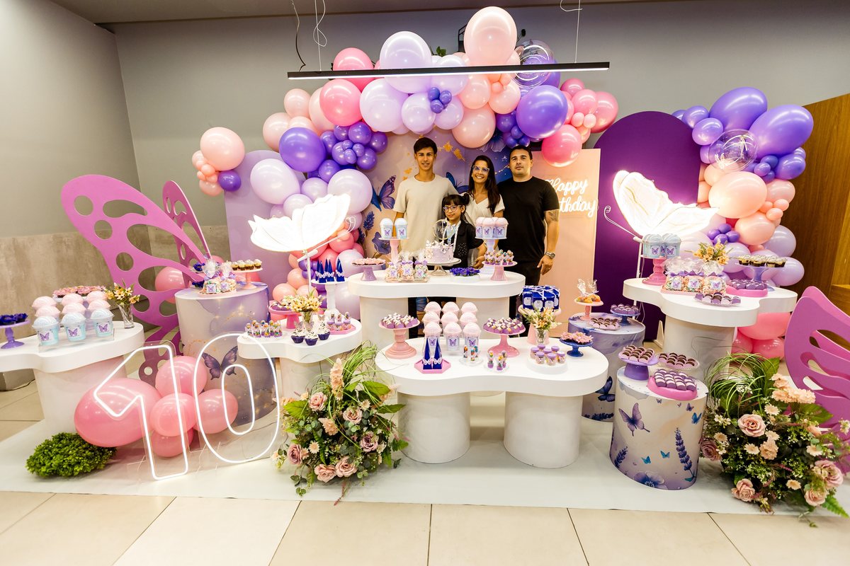 Festa de 10 anos de Maria Isis na Game Station do North Shopping, com tema borboleta, cheia de brincadeiras, diversão para as crianças e muito carinho de familiares e amigos. Fotografia de aniversario infantil em natal rn. Festa infantil de menina com bol