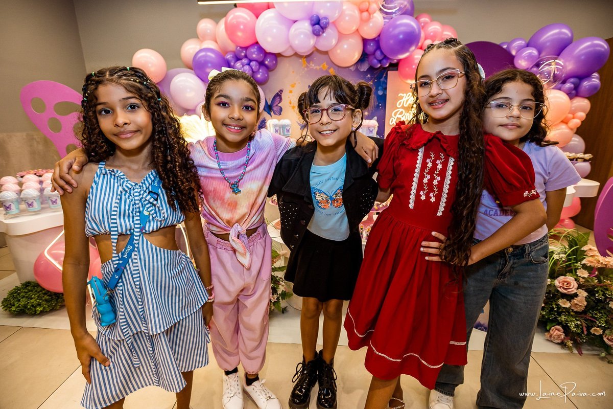 Festa de 10 anos de Maria Isis na Game Station do North Shopping, com tema borboleta, cheia de brincadeiras, diversão para as crianças e muito carinho de familiares e amigos. Fotografia de aniversario infantil em natal rn. Festa infantil de menina com bol
