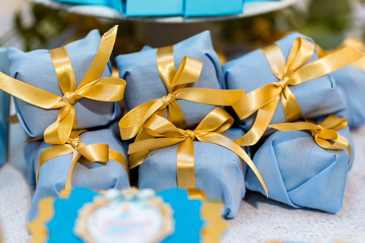 Festa de 4 anos de Laura na Carollyne Provençal Prime, com tema Cinderela  princesa da Disney, cheia de brincadeiras, diversão. Fotografia de aniversario infantil em natal rn. Festa infantil com bolo, doces, brinquedos, companhia Era Uma Vez.