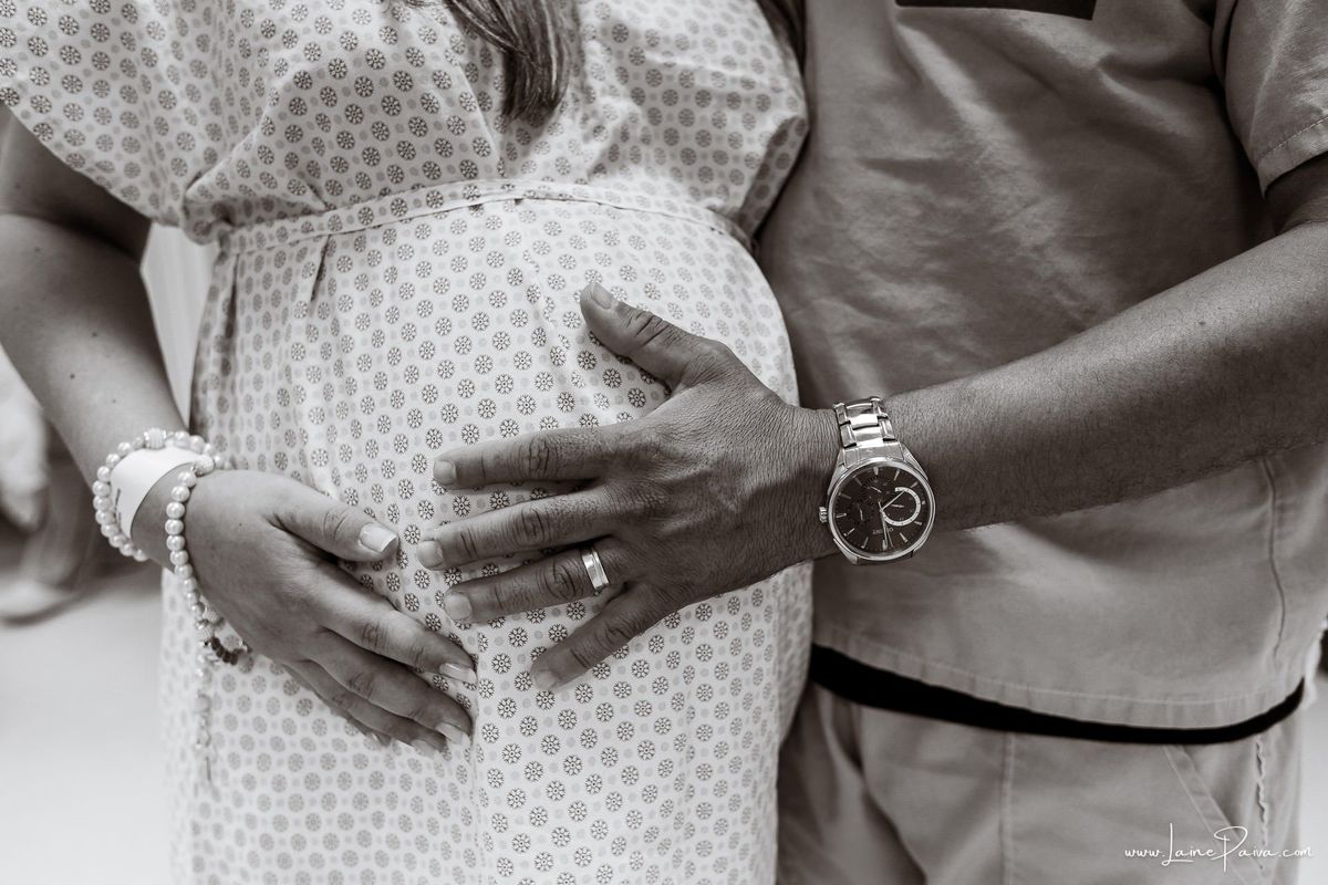 fotografia de parto na maternidade do hospital da Unimed,  parto cesaria, mãe de primeira viagem de menina, primeiros momentos de vida com amor e cuidado, fotografo de parto e familia em Natal, cobertura completa da cesariana