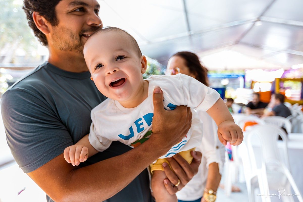 Festa de 11 anos de Malu na Arena Sandsport em Lagoa Nova, com tema balada neon, cheia de brincadeiras, diversão para as crianças e muito carinho de familiares e amigos. Com pula pula, futebol de sabão, animadores. Fotografia de aniversario infantil.