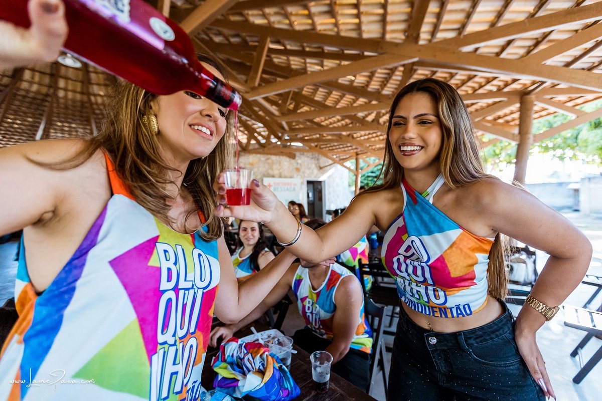 Festa de 50 anos de Charles na Fazenda Real III em Macaiba, com tema micareta, carnaval, diversão para todos com a banda Junior Bahya, aniversario, bloquinho, bebida, dança, familia, animação, Axé, Fotografia de aniversario, fotografo em natal