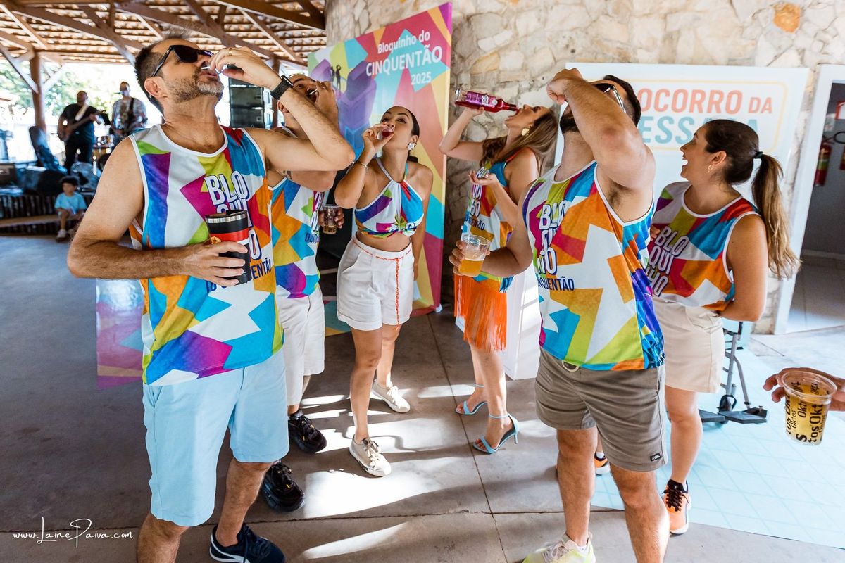 Festa de 50 anos de Charles na Fazenda Real III em Macaiba, com tema micareta, carnaval, diversão para todos com a banda Junior Bahya, aniversario, bloquinho, bebida, dança, familia, animação, Axé, Fotografia de aniversario, fotografo em natal