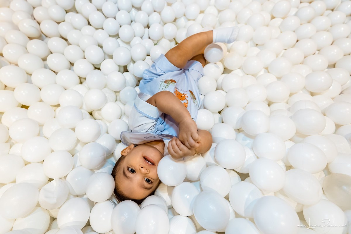 Aniversario infantil, festa de 1 ano de Bento na Game Station do Natal Shopping, com tema fundo do mar, brincadeiras, diversão para as crianças e muito carinho de familiares e amigos. Com piscina de bolinhas, brinquedos, doces. Fotografia de aniversario.